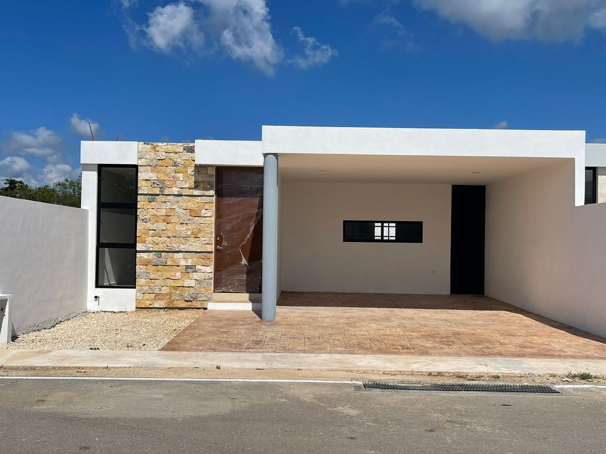 CASA EN VENTA EN MÉRIDA, PRIVADA NADIRA, MODELO 1 PLANTA, ENTREGA INMEDIATA.