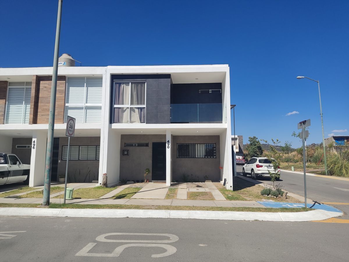 A solo 19 min del parque metropolitano casa en renta Fraccionamiento Luna  Bosque | EasyBroker