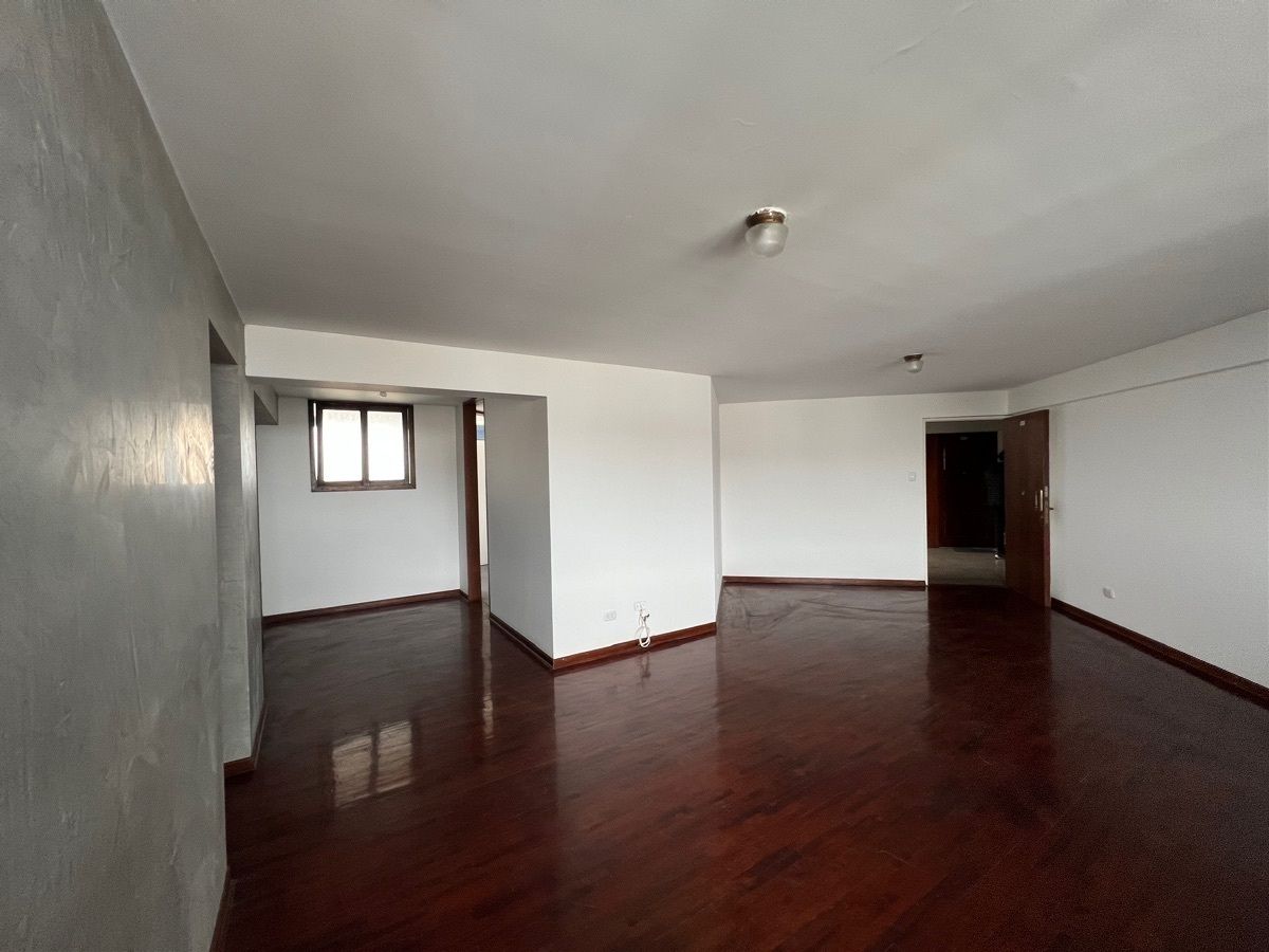 4 de 15: sala con comedor, la cocina se puede abrir hacia la sala 