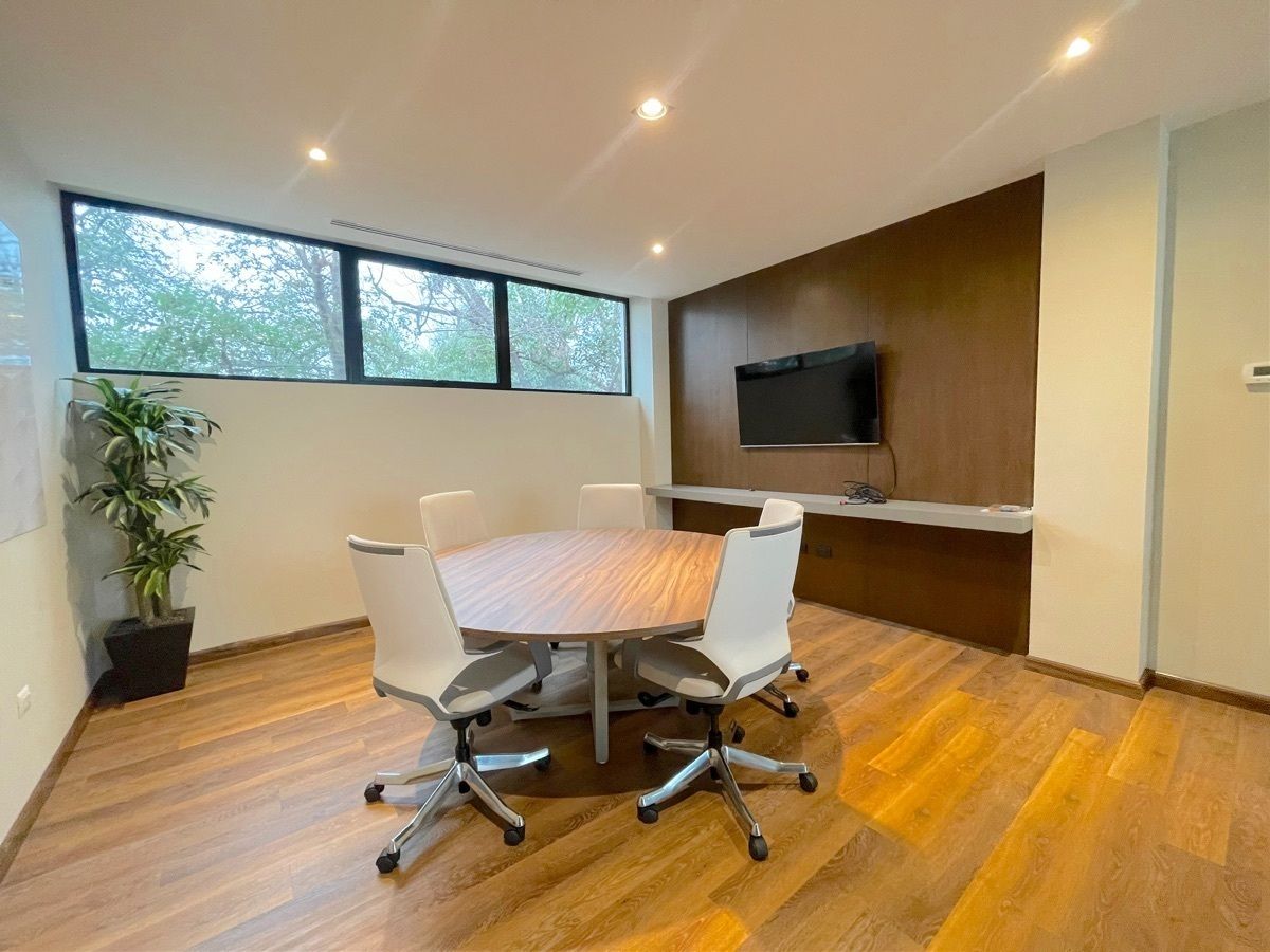 13 of 15: Sala de juntas 