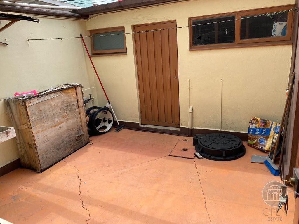 11 de 32: cuarto de servicio con baño completo y patio