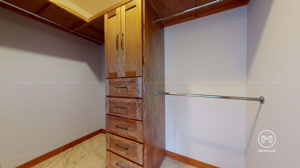 18 de 19: Vestidor de recamara secundaria 2 