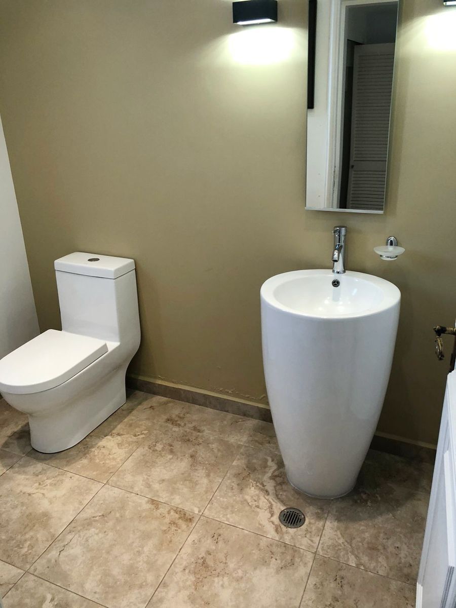 Medio baño de visitas.
primer nivel., foto 24 de 24