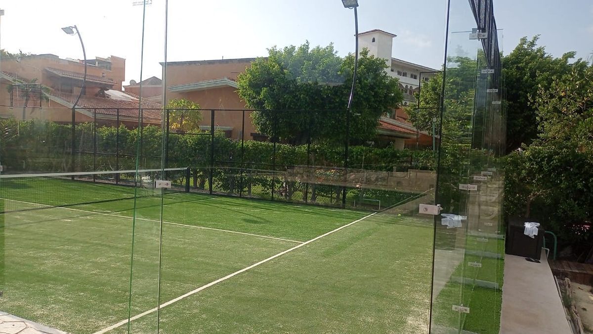 5 of 24: Cancha de Padel