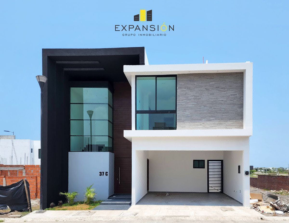 Casa en venta, 3 habitaciones, jardín y acabados de lujo en Lomas Residencial