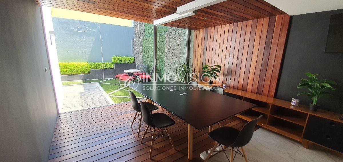 2 of 10: Sala de juntas - área común