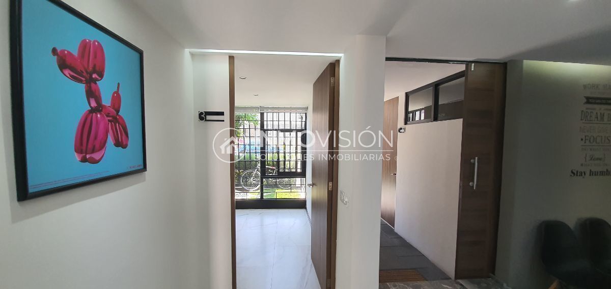 6 of 10: Pasillo común