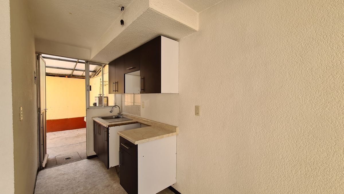 CASA EN RENTA FRACCIONAMIENTO SAUCES IV EasyBroker