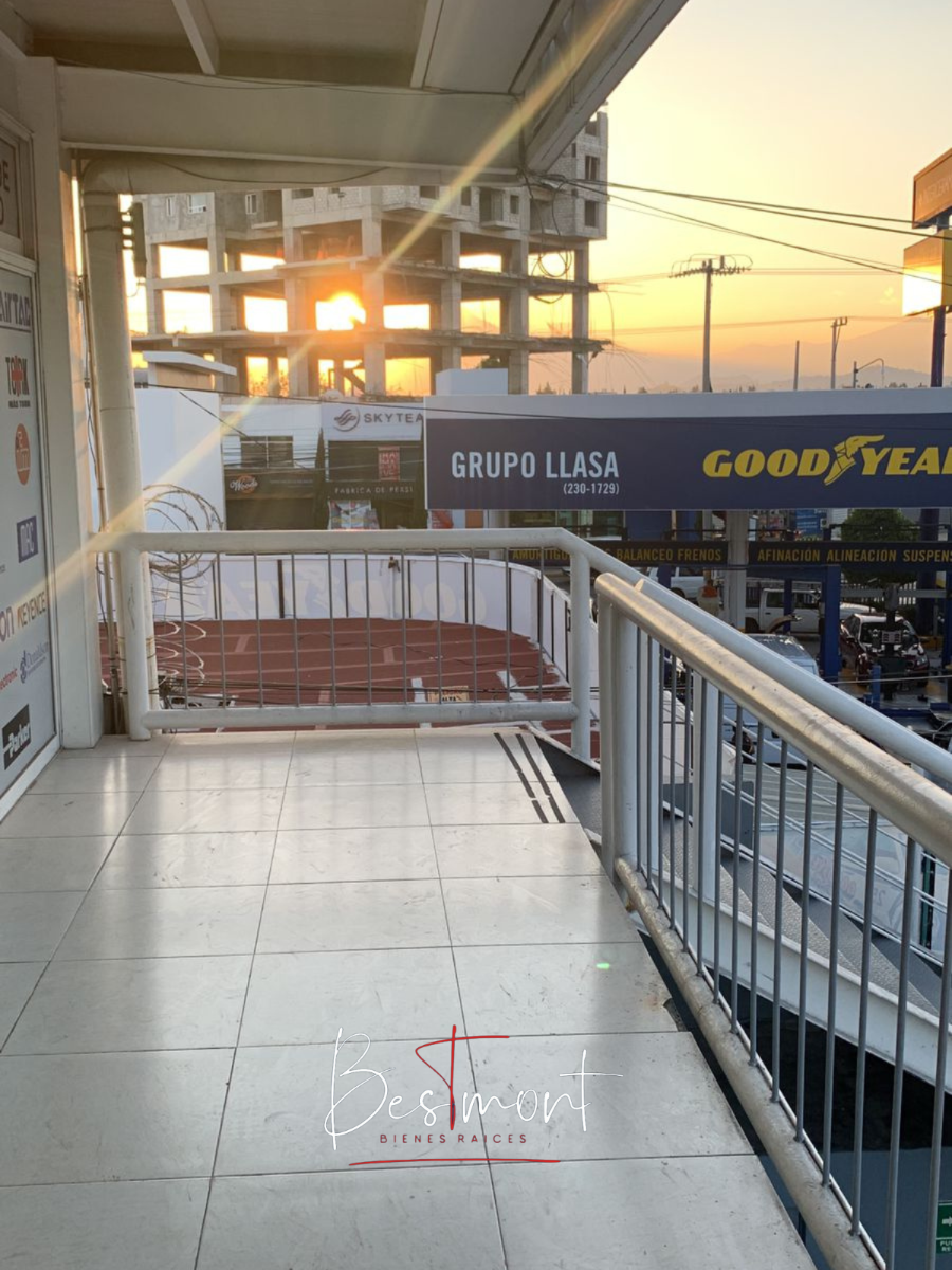 2 de 3: Entorno plaza