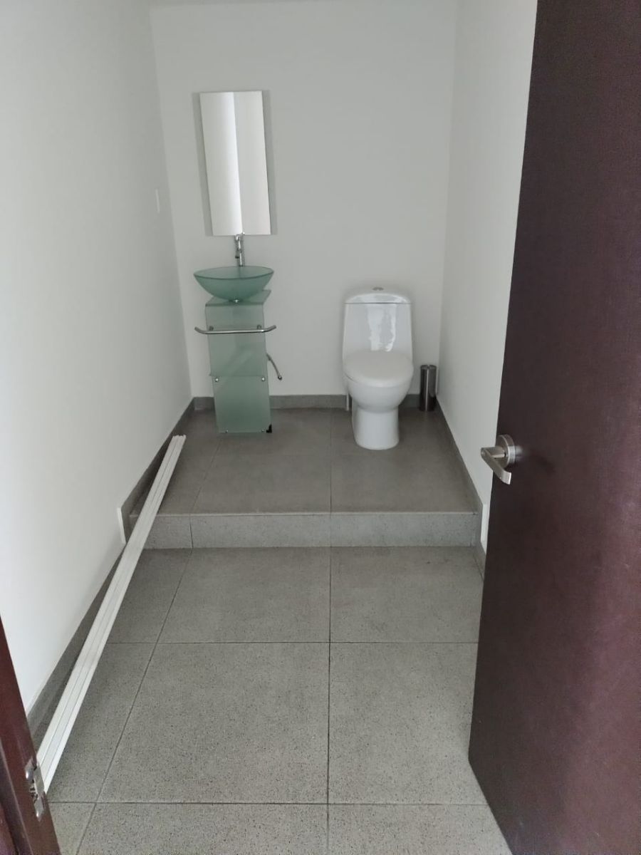 6 de 17: baño entre piso