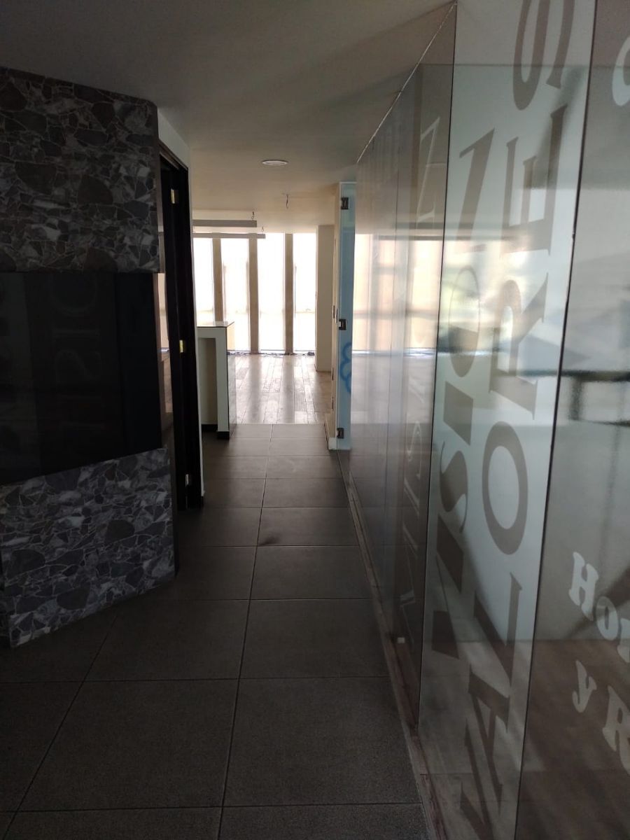 7 de 17: entrada oficna