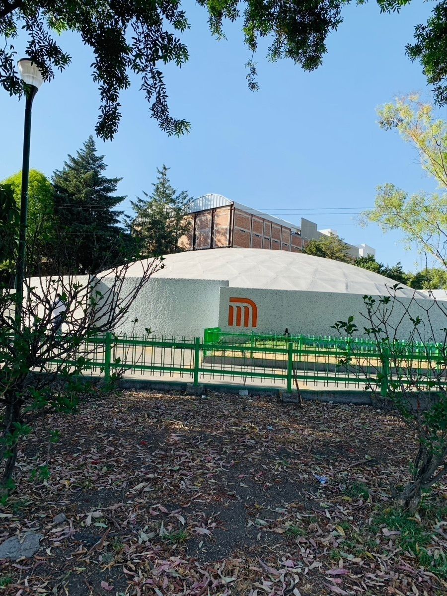 2 de 12: Enfrente del Metro Camarones 🦐