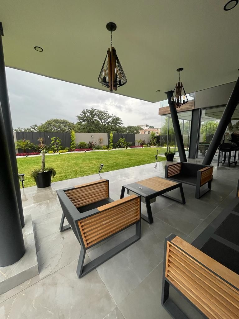 1 de 35: Terraza jardín trasero