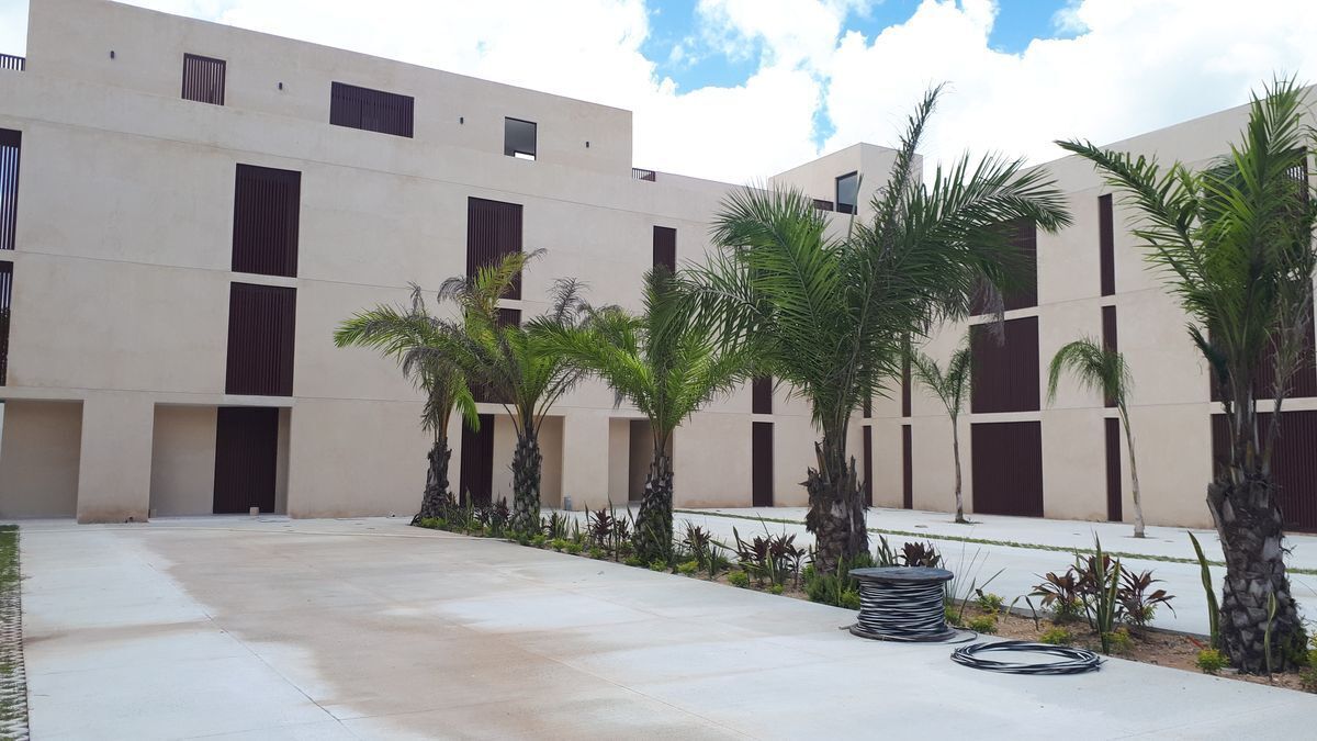1 of 16: Estacionamiento cerrado