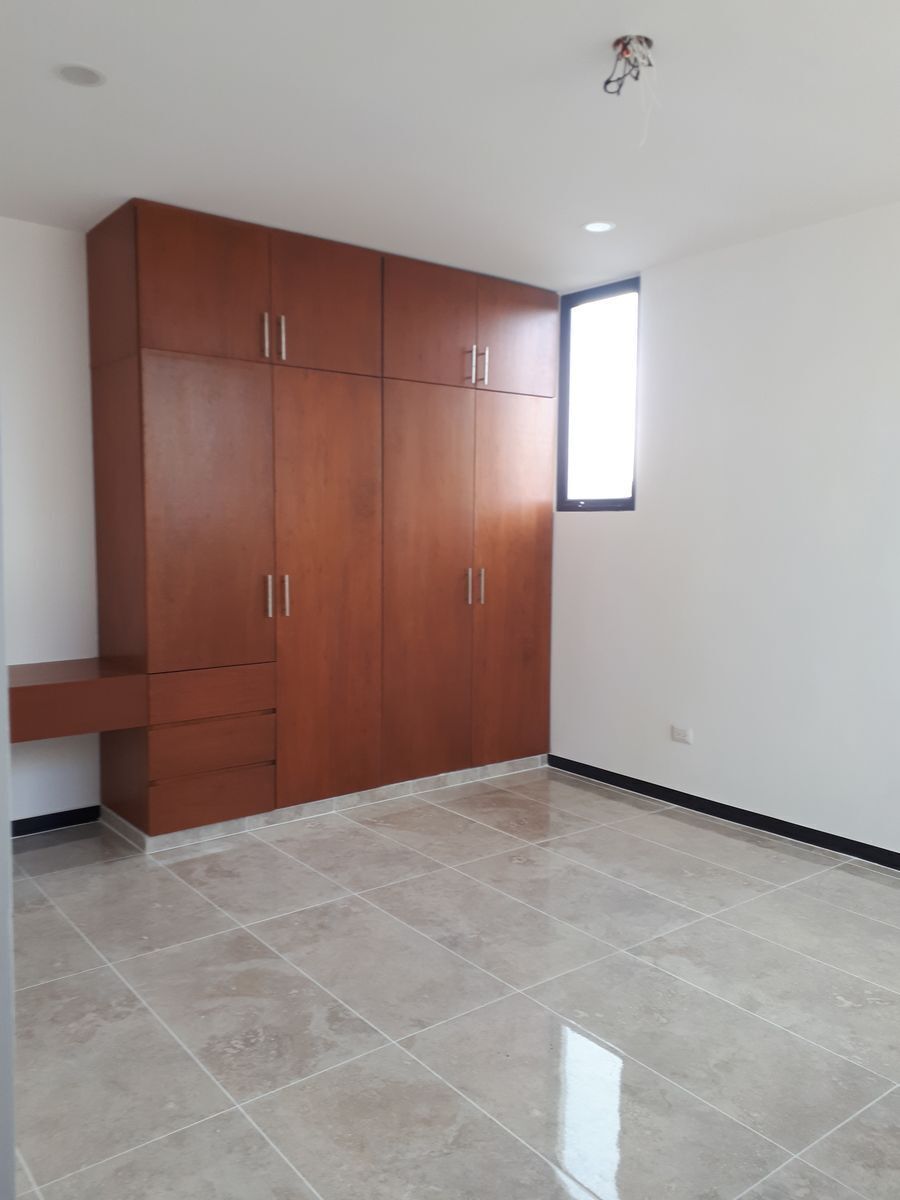 8 of 16: Habitación