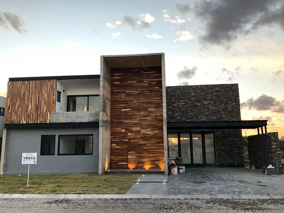 Casa Nueva en Venta en el Campanario | EasyBroker