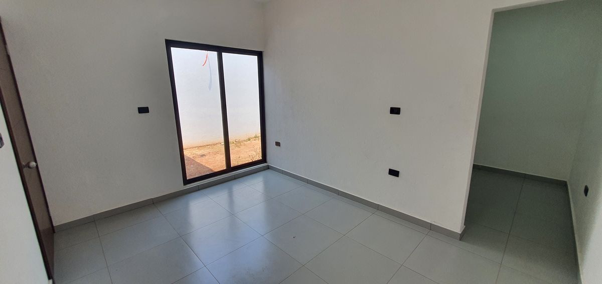 Recamara principal y vestidor con acceso al baño completo