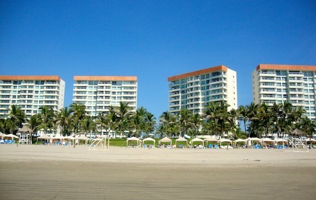 22 de 24: Fachada del Condominio