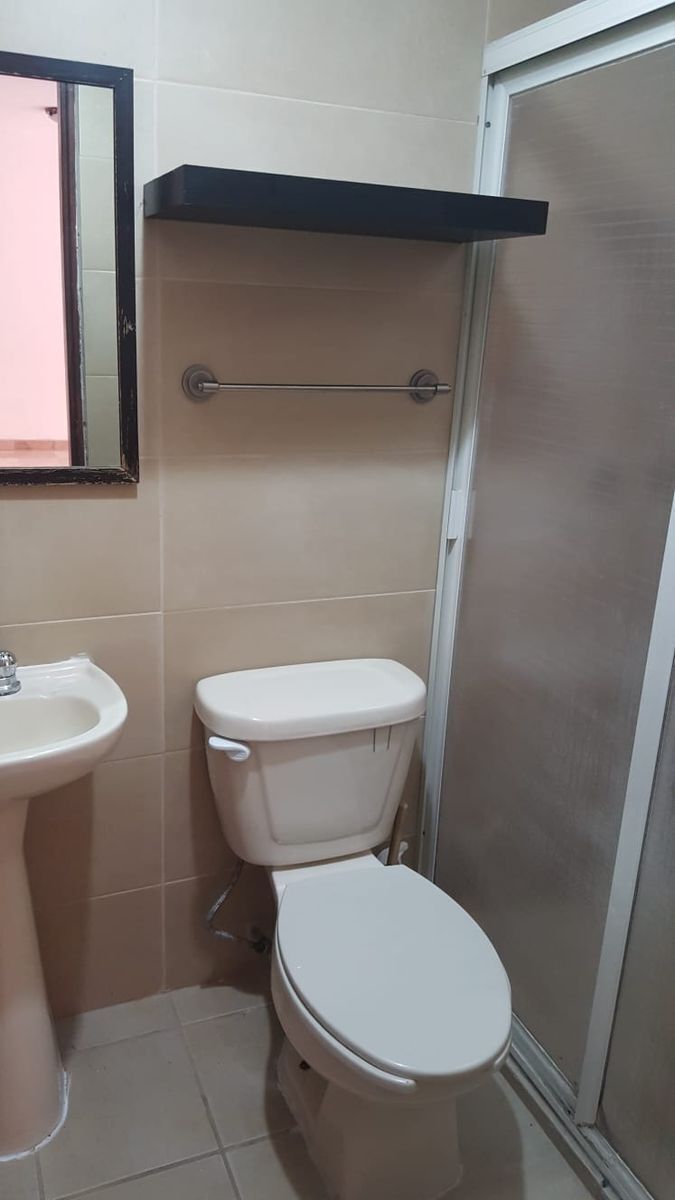 3 of 21: BAÑO