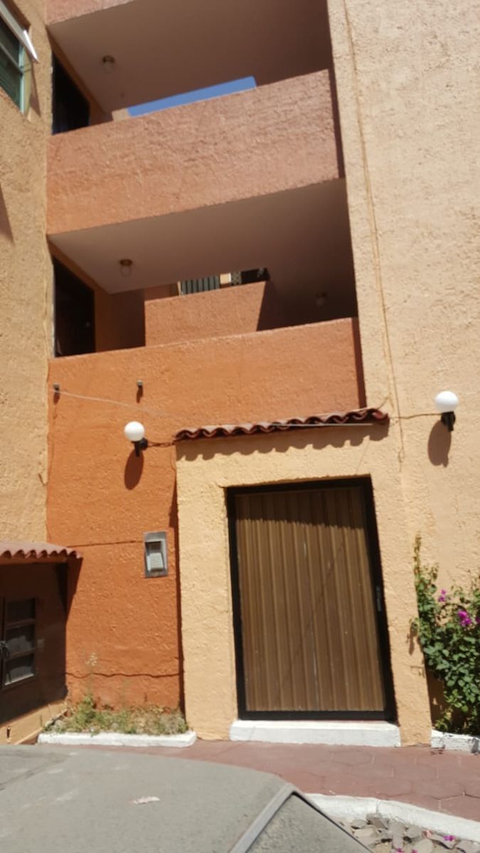 1 of 21: FACHADA