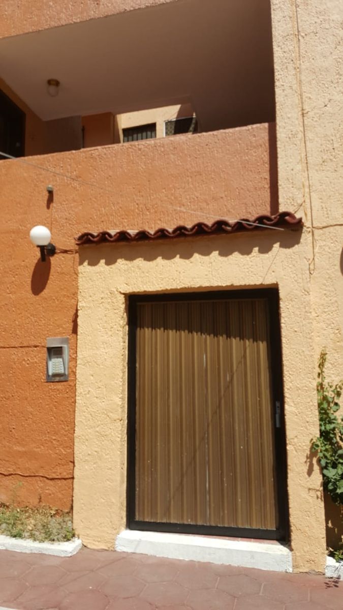 12 of 21: FACHADA