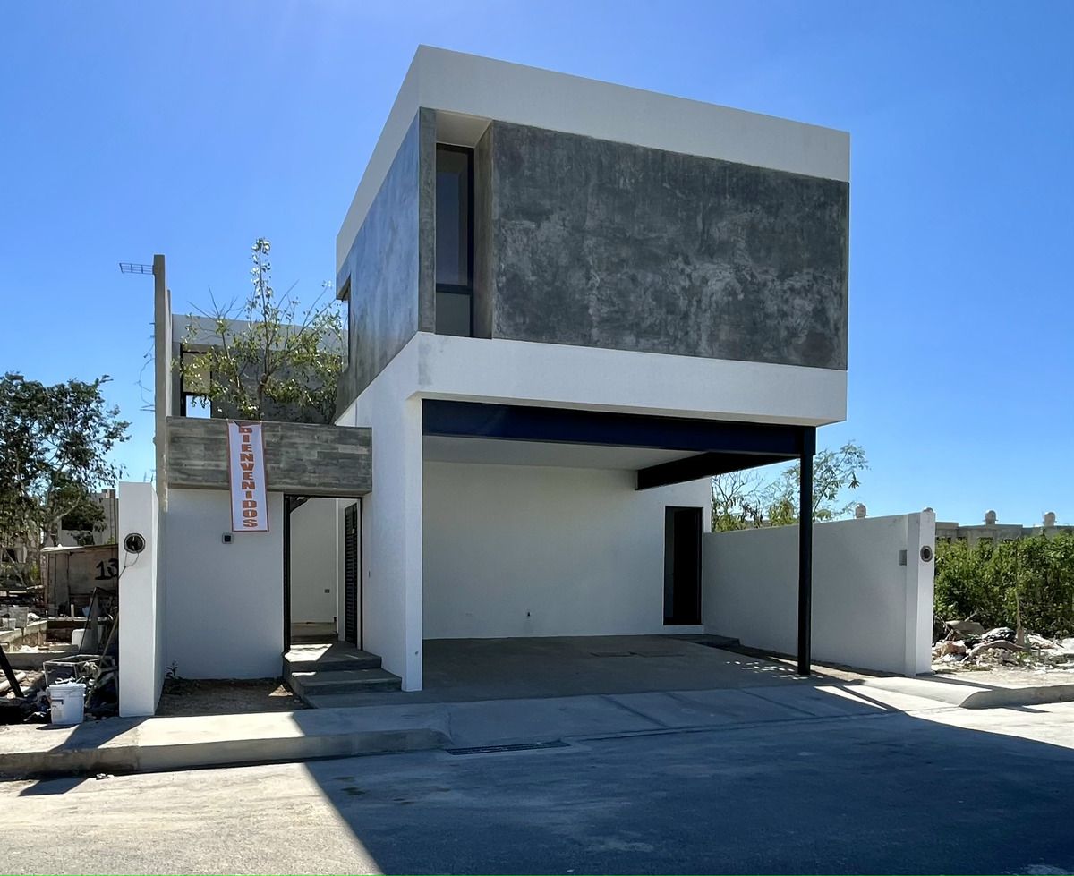 2 of 29: Fachada Frontal