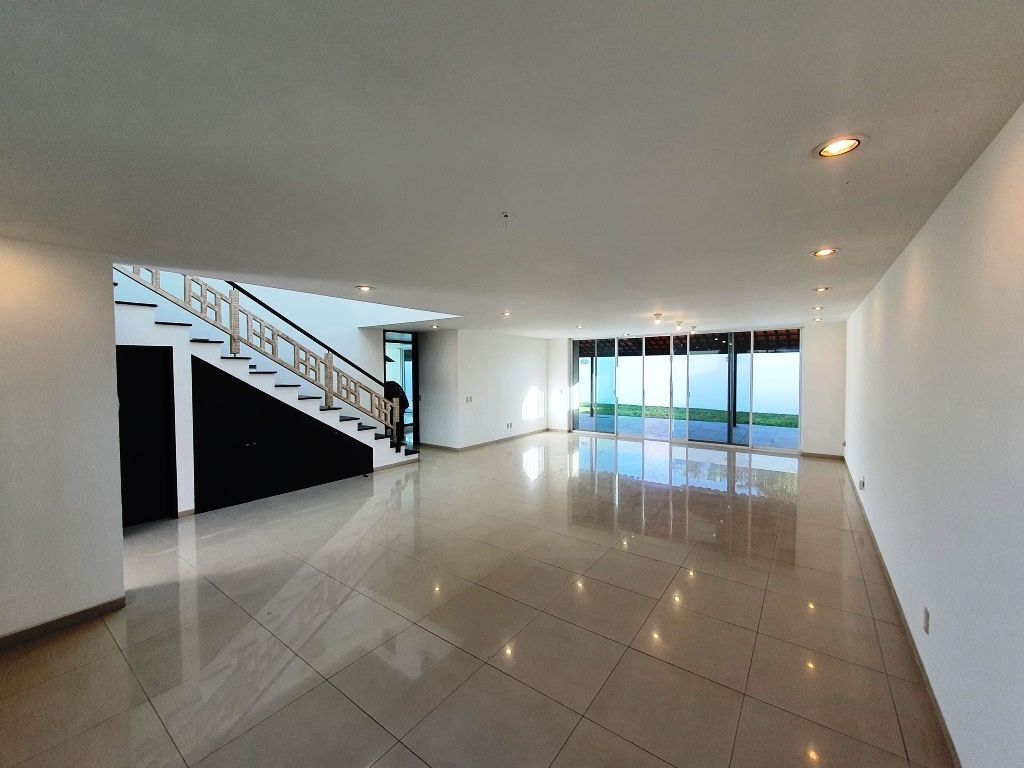 2 de 30: ÁREA PRINCIPAL, SALA - COMEDOR