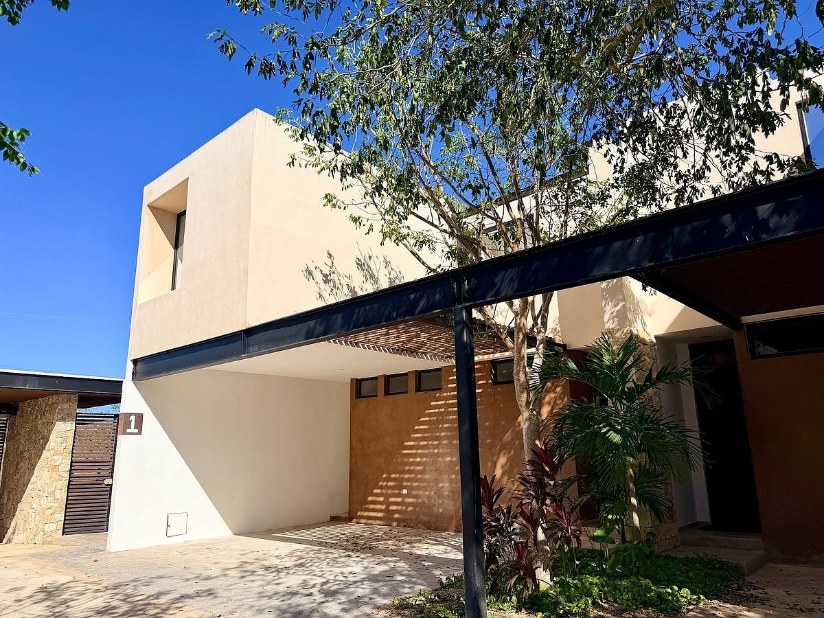 CASAS EN VENTA MERIDA CON ALBERCA  DENTRO DE PRIVADA  EN TEMOZON NORTE  ASENSA, foto 1 de 19