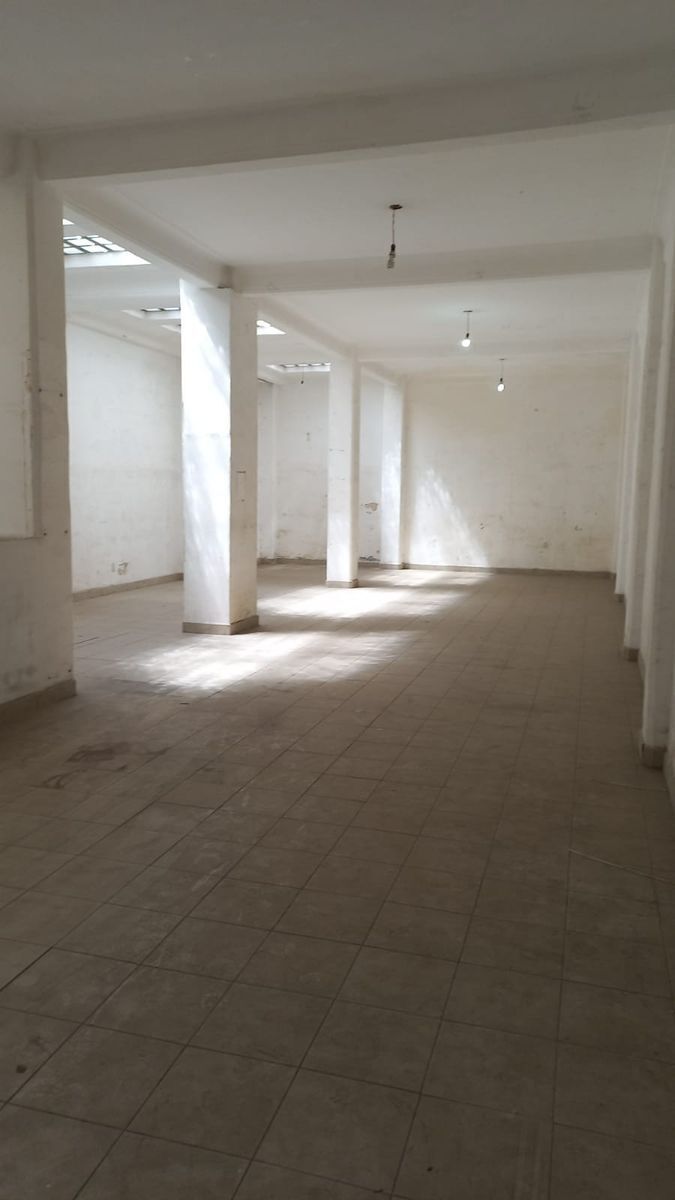 EXCELENTE LOCAL EN EL CENTRO ESPACIO ABIERTO 230 M