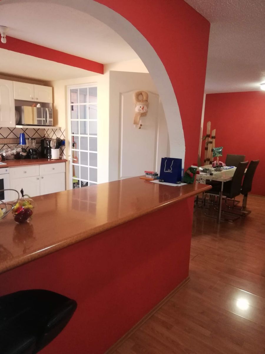 5 de 15: barra de cocina y vista al comedor