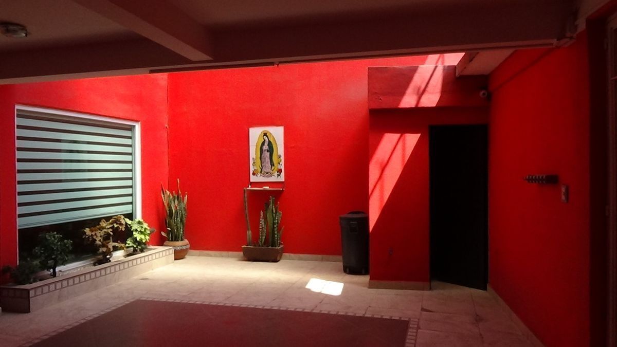 3 de 18: Estacionamiento 1 y 1/2 baño