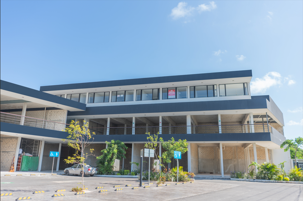 2 de 8: Plaza Comercial