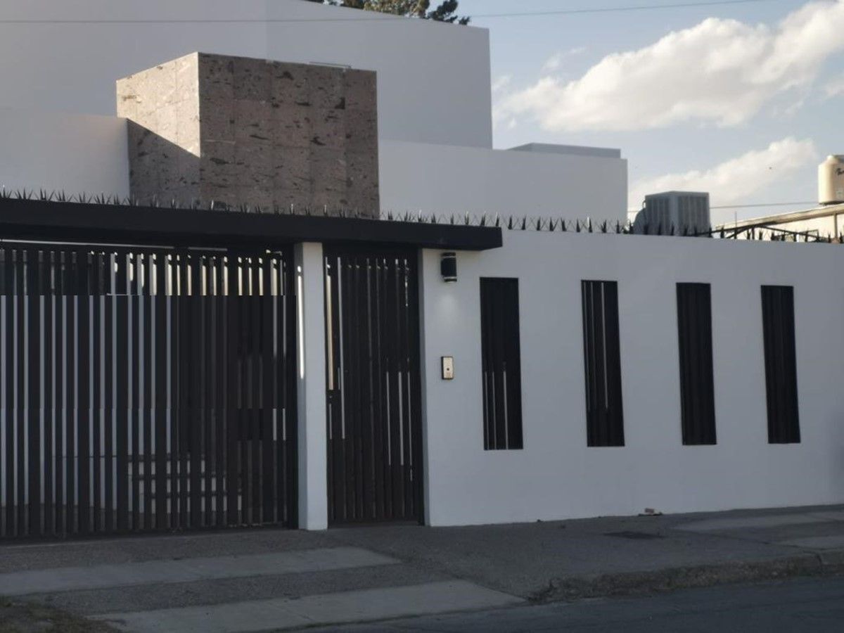 CASA AMUEBLADA EN COL PANAMERICANA