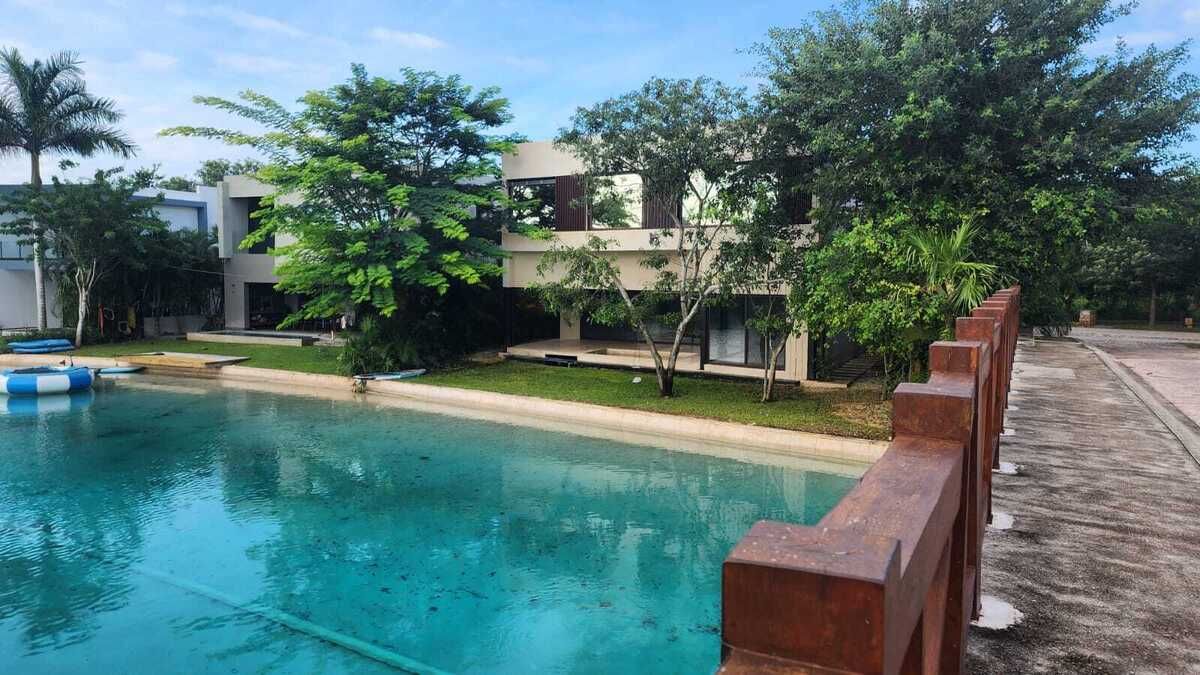 16 of 27: Fachada posterior