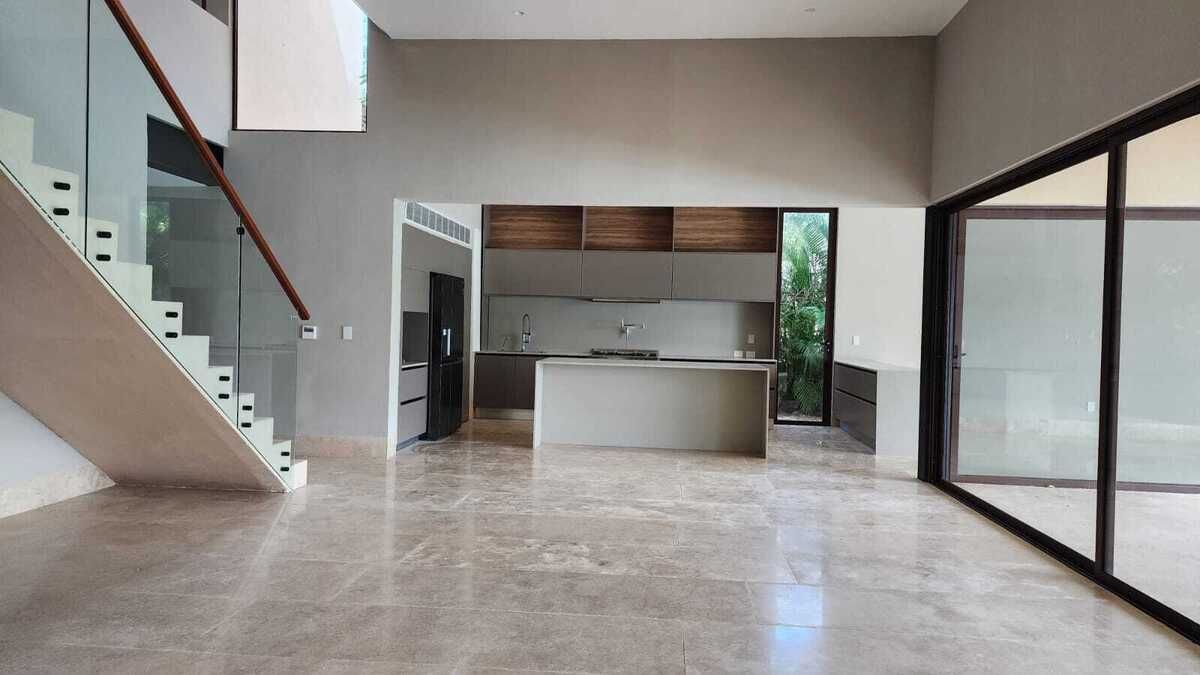 2 of 27: Estancia con cocina abierta