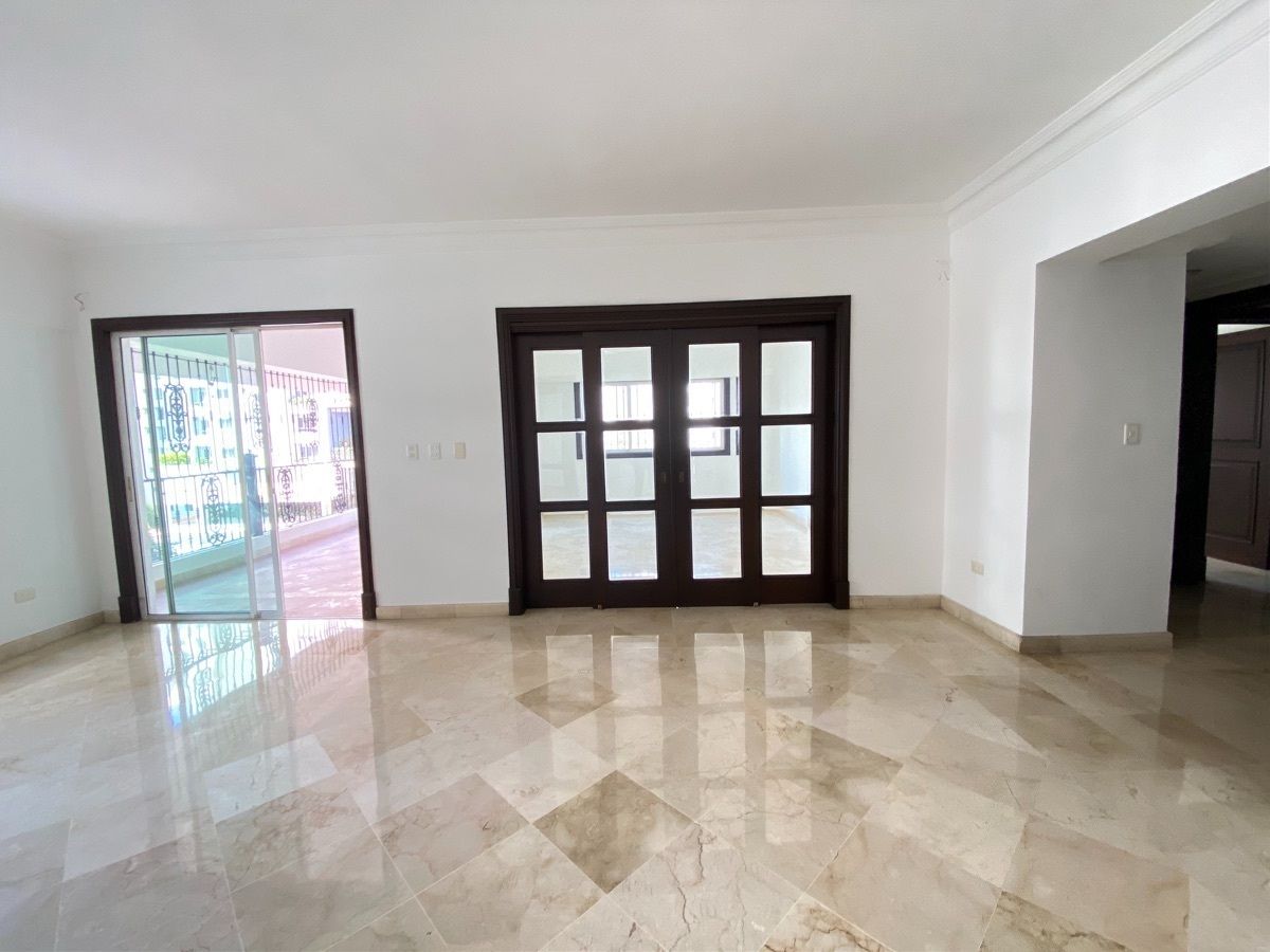 1 de 25: vista de la sala hacia el comedor  y terraza 