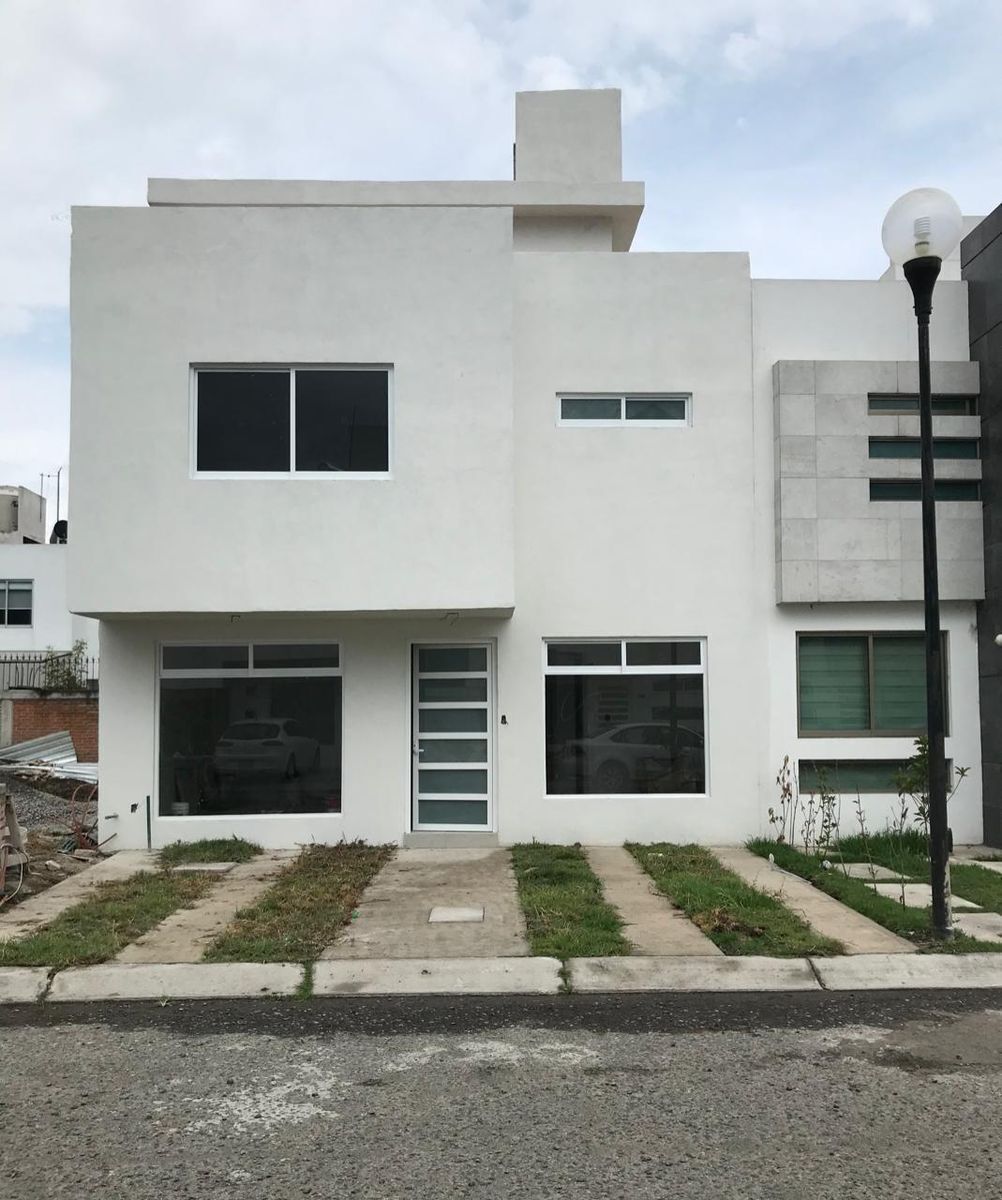 CASA EN VENTA EN TOLUCA/FUENTES DE SAN JOSÉ