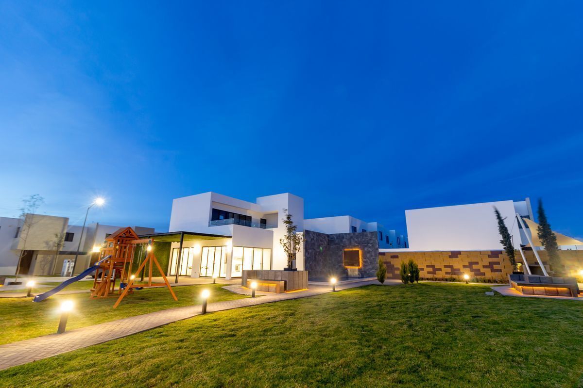 Casa de venta en Pozos con recamara en planta baja: Modelo Boreal