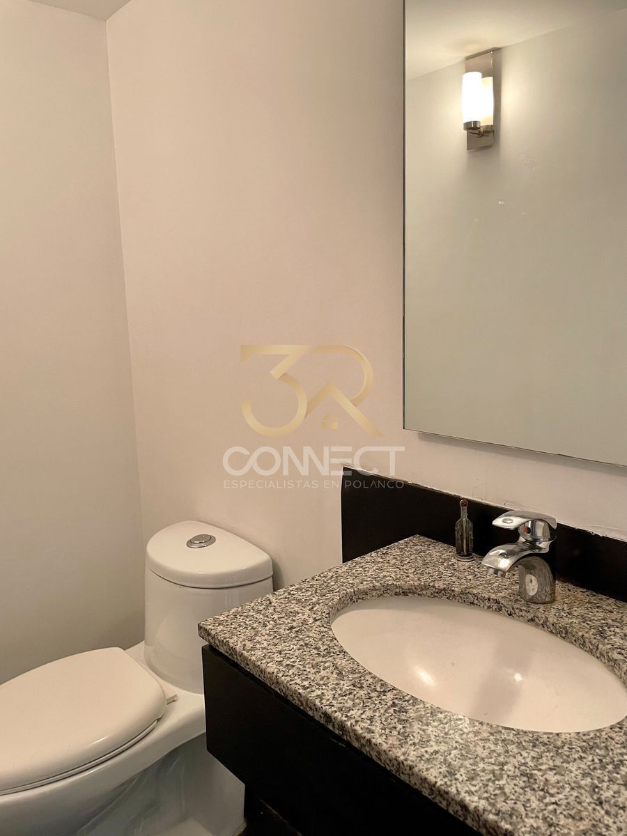 7 de 24: Baño de visitas