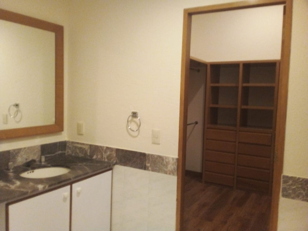 7 de 27: Baño principal 