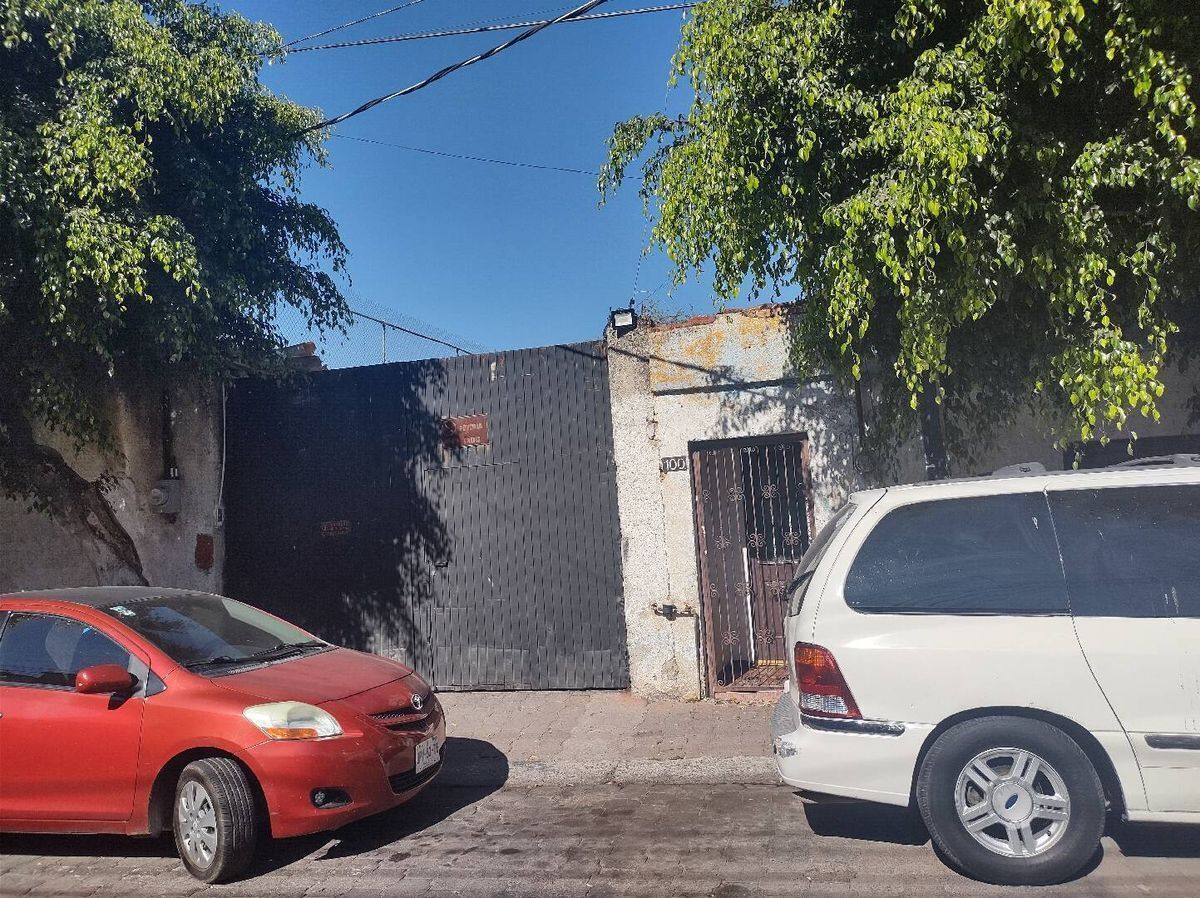 PROPIEDAD CON 300 m2 A PRECIO DE TERRENO, ATEMAJAC DEL VALLE, ZAP.