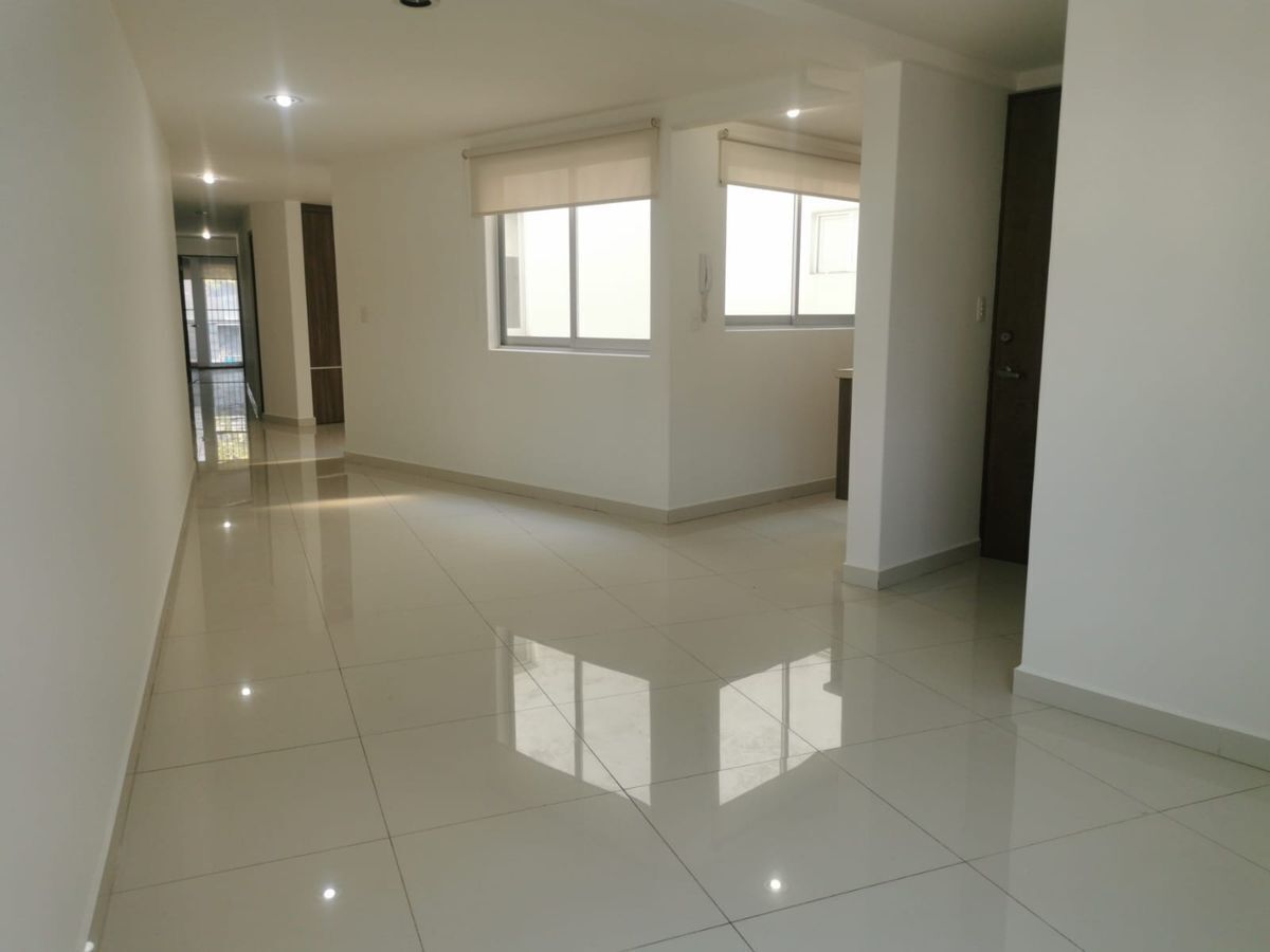 2 de 16: ESTANCIA COMEDOR