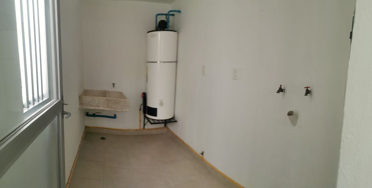 16 de 16: CUARTO DE LAVADO