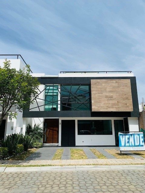 CASA EN VENTA CON ROOF GARDEN LOMAS DE ANGELOPOLIS CASCATTA PUEBLA