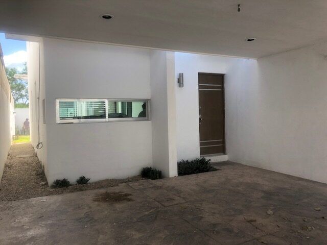 20 de 20: Cochera techada para dos vehiculos