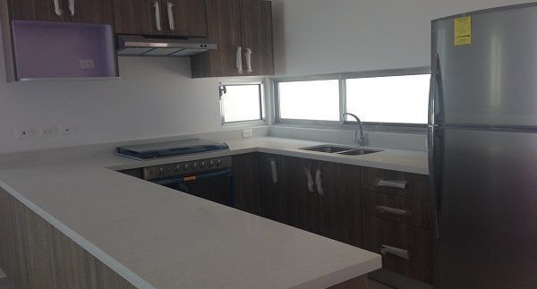 7 de 20: Cocina equipada con estufa, no incluye