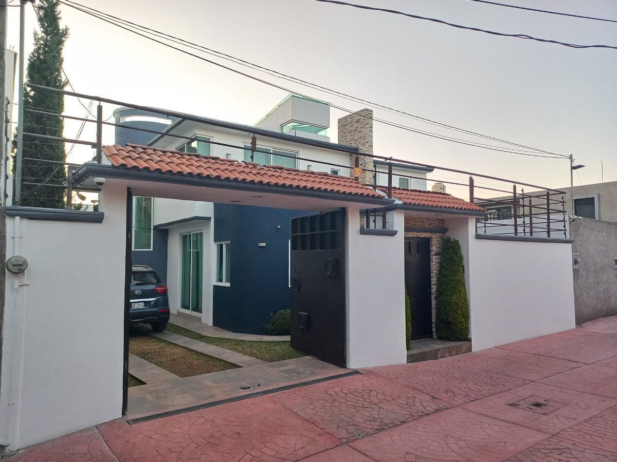 12 de 22: Fachada exterior en privada