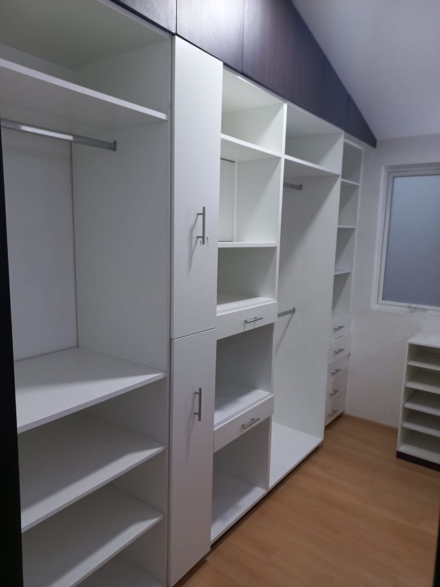 21 de 22: Vestidor recámara principal