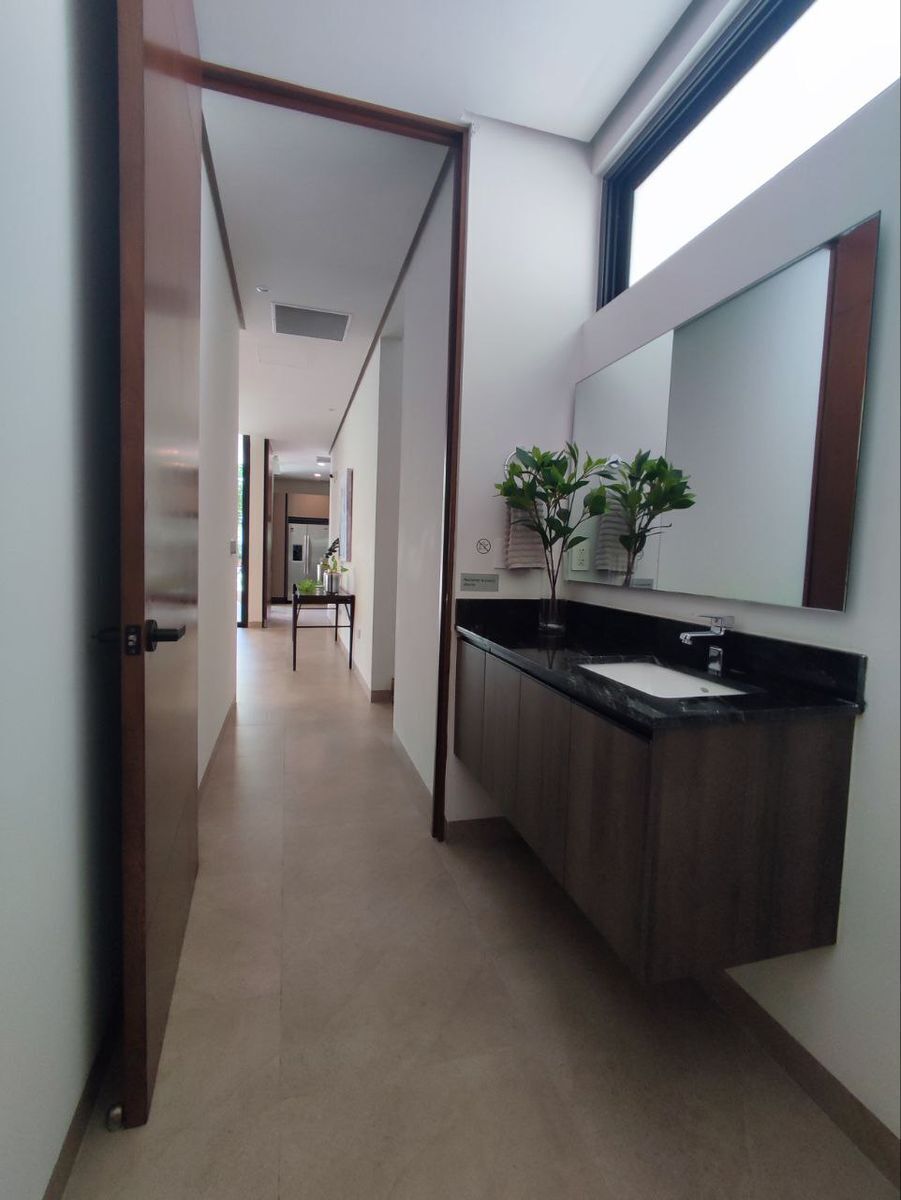 8 de 34: Baño de visitas 