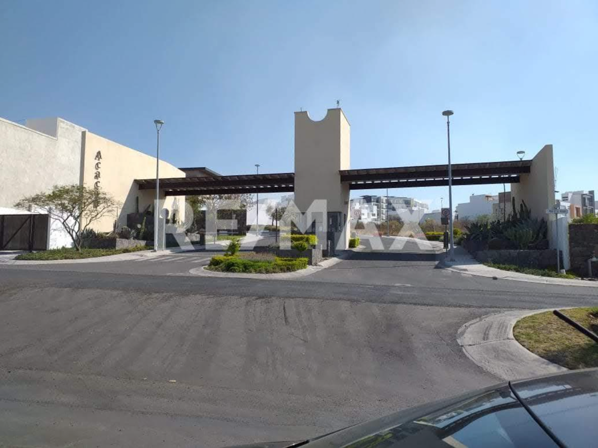 Terreno en Privada Acacias, Zibata